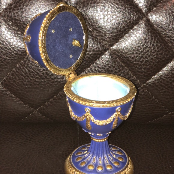 Egg Jewlery Holder - Picture 2 of 2